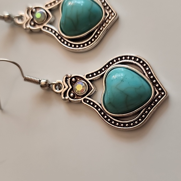 Tribal heart Turquoise Simulated irridescent GEM Dangle EARRING set - Picture 2 of 3